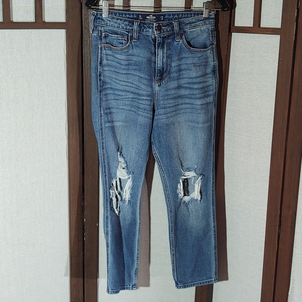 Hollister Ultra High-Rise Mom Jean Sz 7S / W 28 L 25